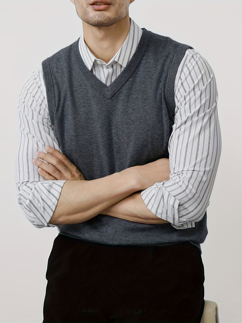 1pc Gilet sans manches en tricot à col en V uni pour homme - Pullover en polyester légèrement extensible pour le printemps\u002Fl'automne - Débardeur en tricot ajusté