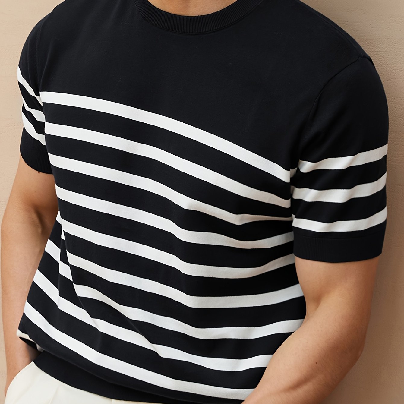 Pull homme à rayures - Manches courtes décontracté, col rond, rayures horizontales noir et blanc, tissu léger et respirant, coupe régulière pour printemps-été, tricot élastique