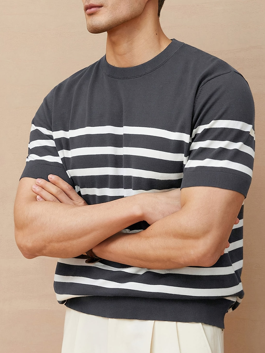 Pull homme à rayures - Manches courtes décontracté, col rond, rayures horizontales noir et blanc, tissu léger et respirant, coupe régulière pour printemps-été, tricot élastique